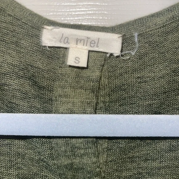 Button back cardigan • size small - Picture 4 of 5